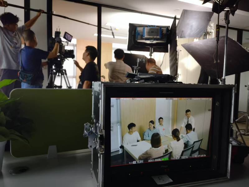 乌审旗TVC拍摄公司：科技产品视觉化大师，诠释未来感与功能美学